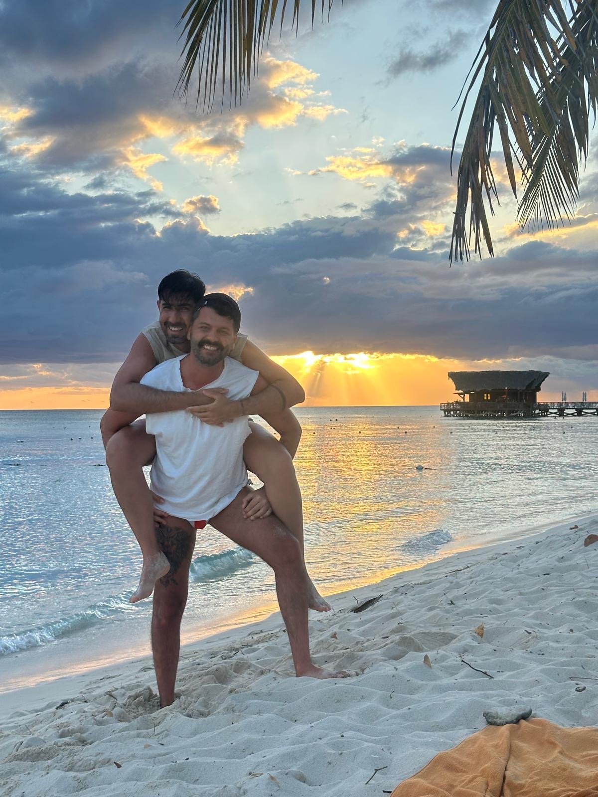 André e Tiago — Praia ao Pôr do Sol